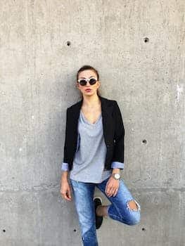 Pourquoi le blazer pour femmes est-il un incontournable de la garde-robe professionnelle ?